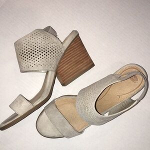 Dr. Scholl’s Taupe Perforated Suede Wedge Sandals – Size 8.5